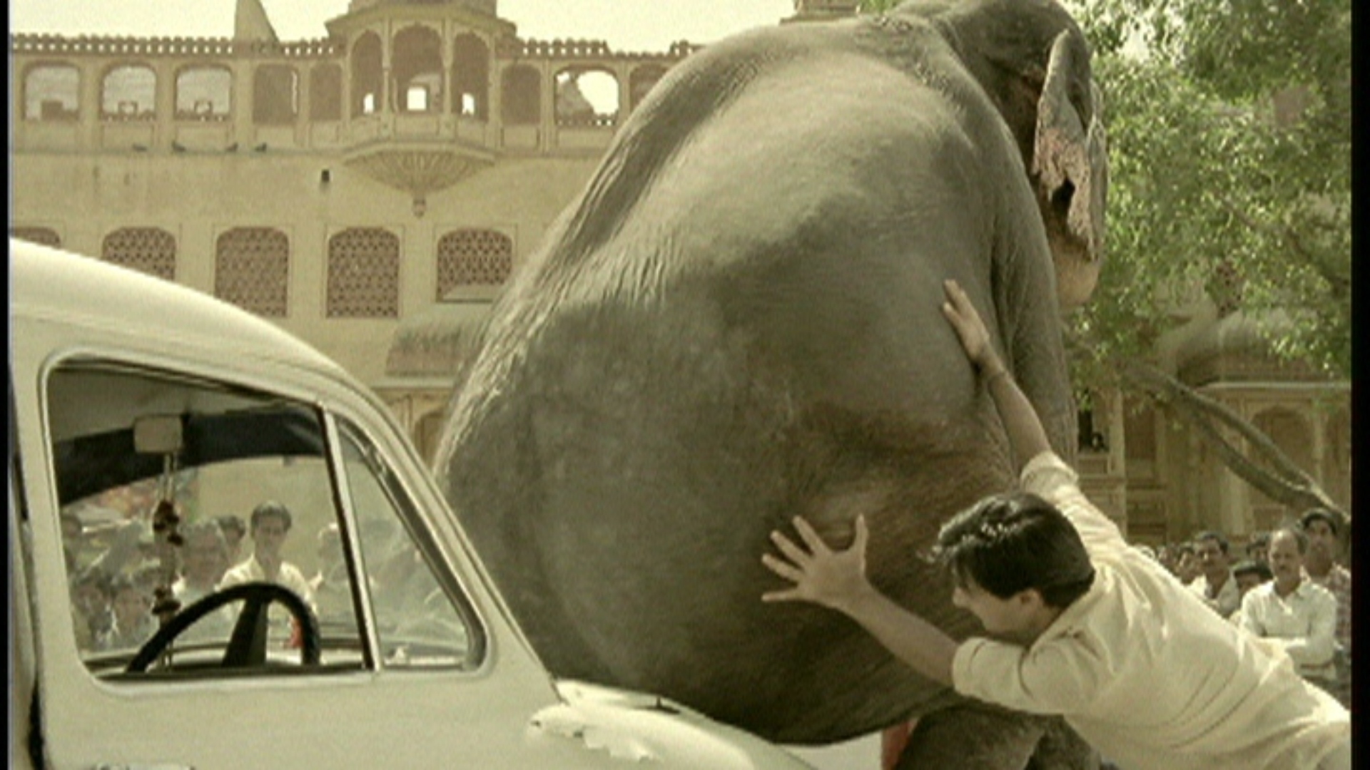 Peugeot-206-spot-2002-the-sculptor-leone-doro-2023-2003-1 Peugeot-206-spot-2002-the-sculptor-leone-doro-2023-2003-1