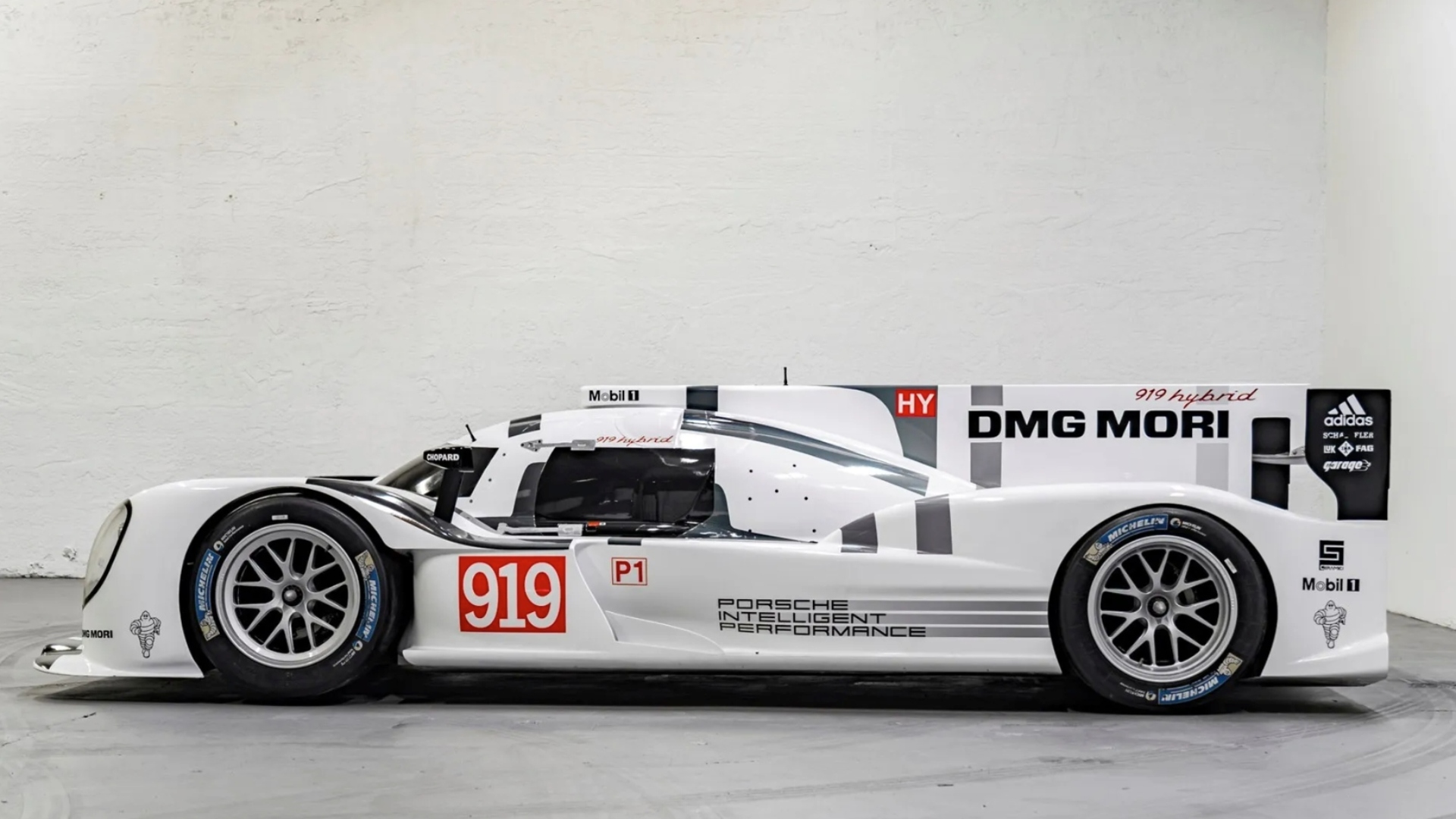 Porsche-919-Hybrid-Showcar-3