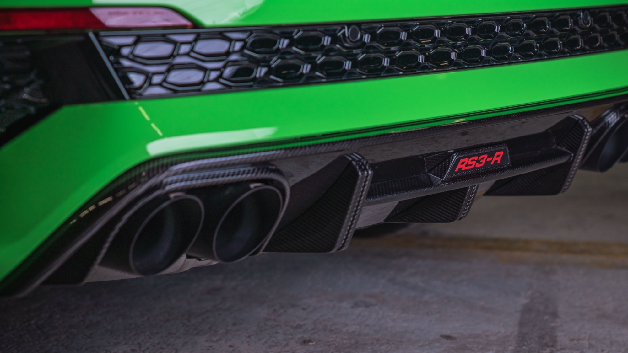 RS3-R_Endrohre_Hangar