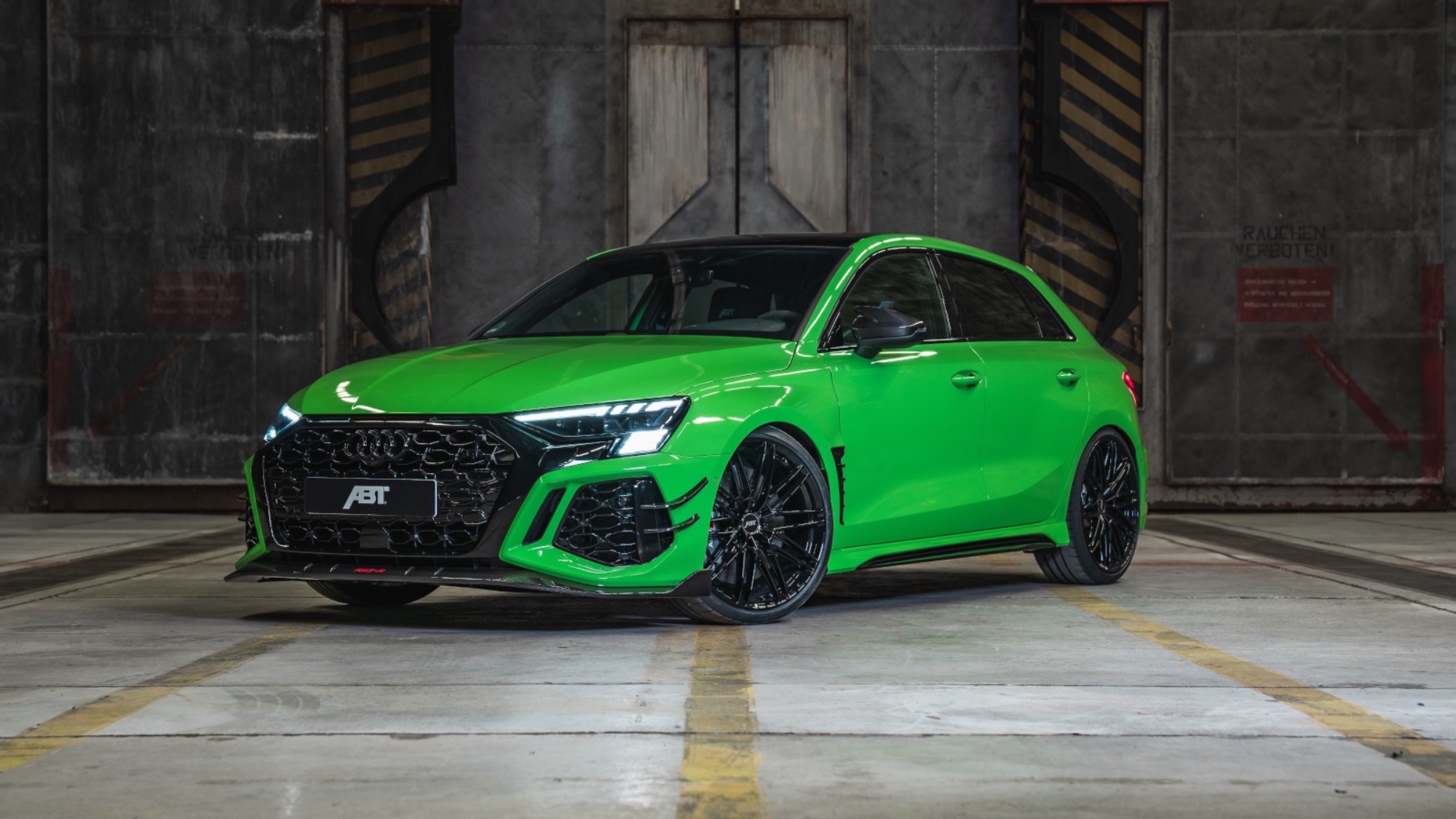 RS3-R_Front-seitlich_Hangar