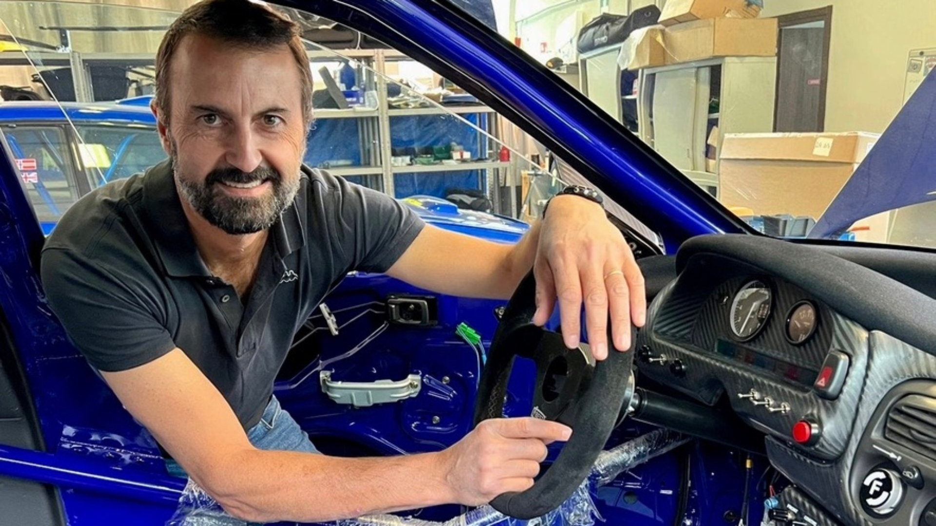Carlo Boroli al volante di una delle Best Impreza che ha realizzato ispirandosi ai successi nei rally della celebre versione da corsa Carlo Boroli al volante di una delle Best Impreza che ha realizzato ispirandosi ai successi nei rally della celebre versione da corsa