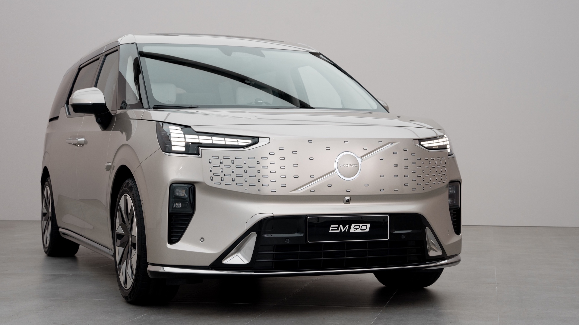 Volvo EM90 Studio Stills Volvo EM90 Studio Stills