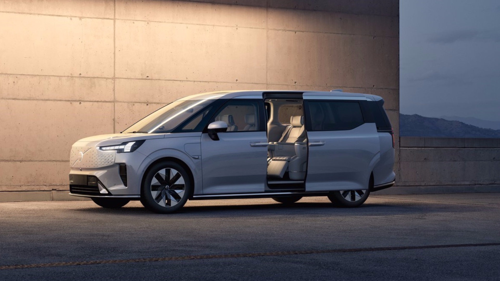 Volvo EM90 PR Images Volvo EM90 PR Images