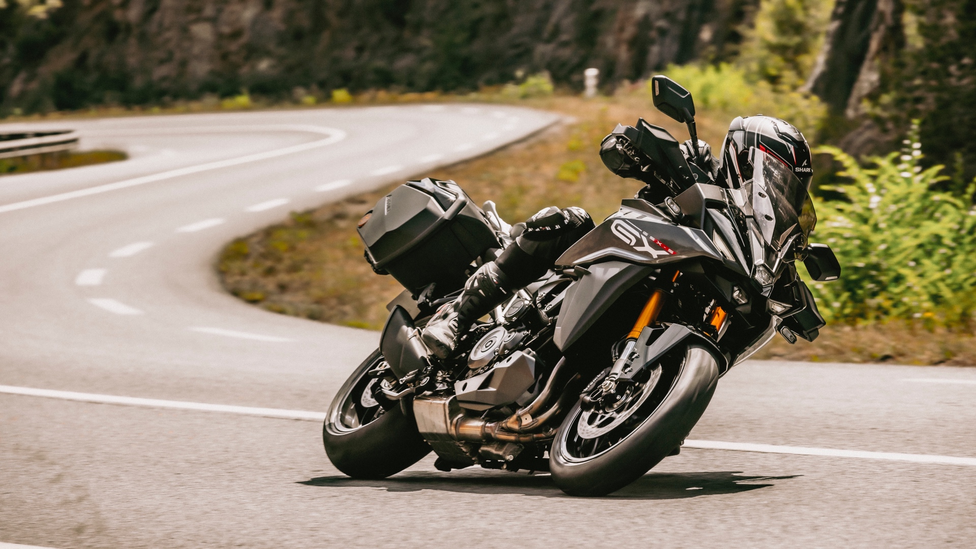 gsx-s1000gx-m4-yvb-action-50 gsx-s1000gx-m4-yvb-action-50