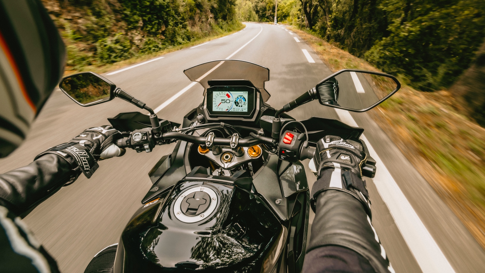 gsx-s1000gx-m4-yvb-action-58 gsx-s1000gx-m4-yvb-action-58