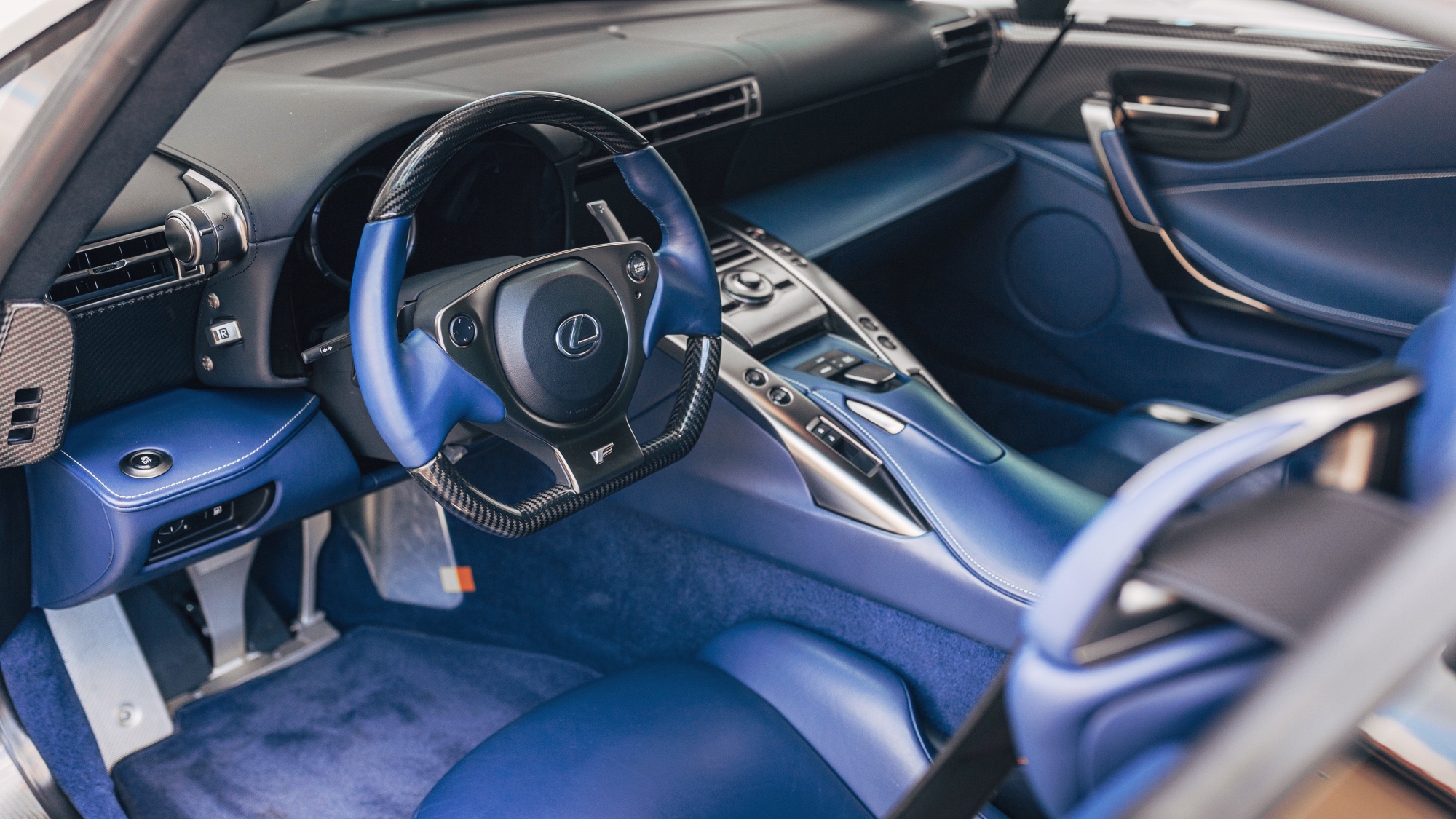 2011-Lexus-LFA1384837_