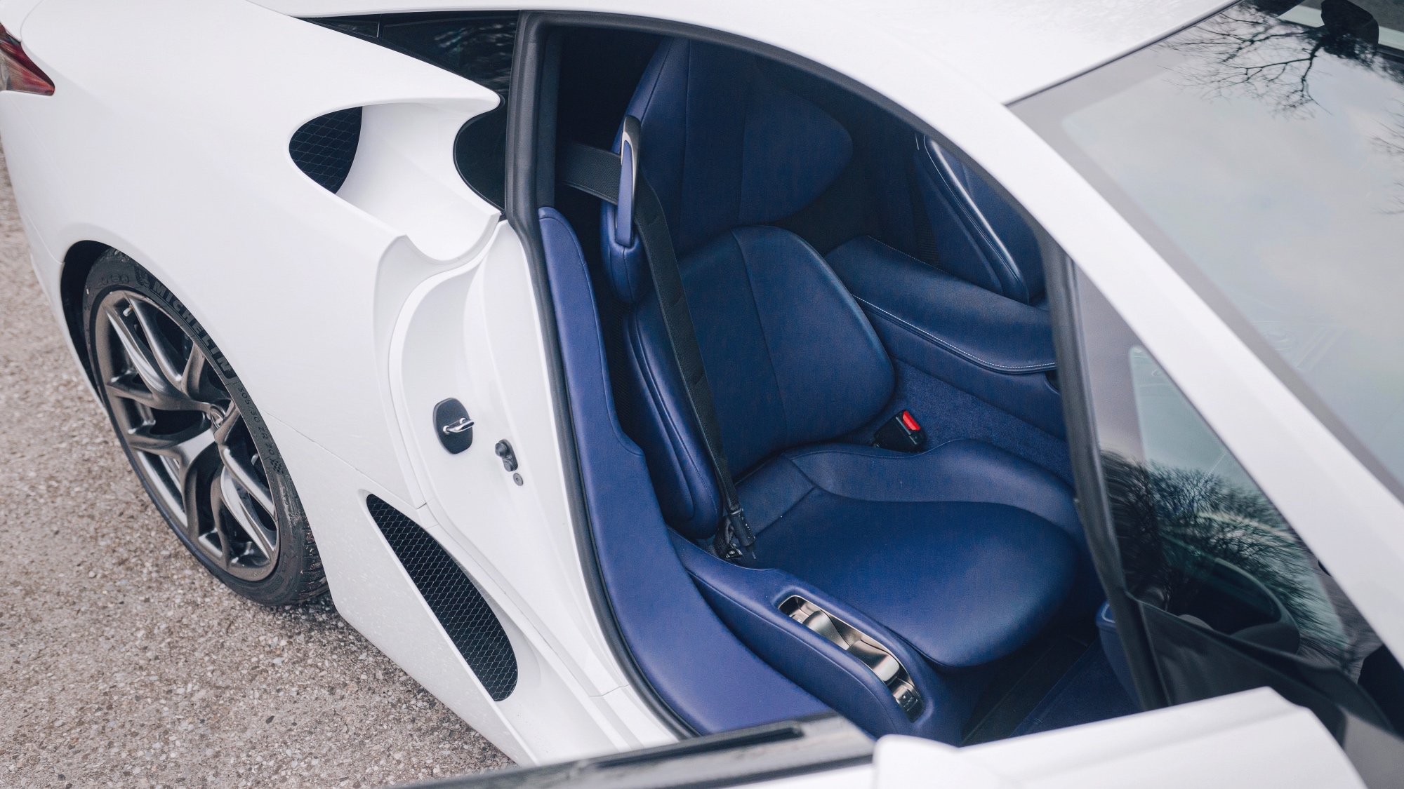 2011-Lexus-LFA1384860_