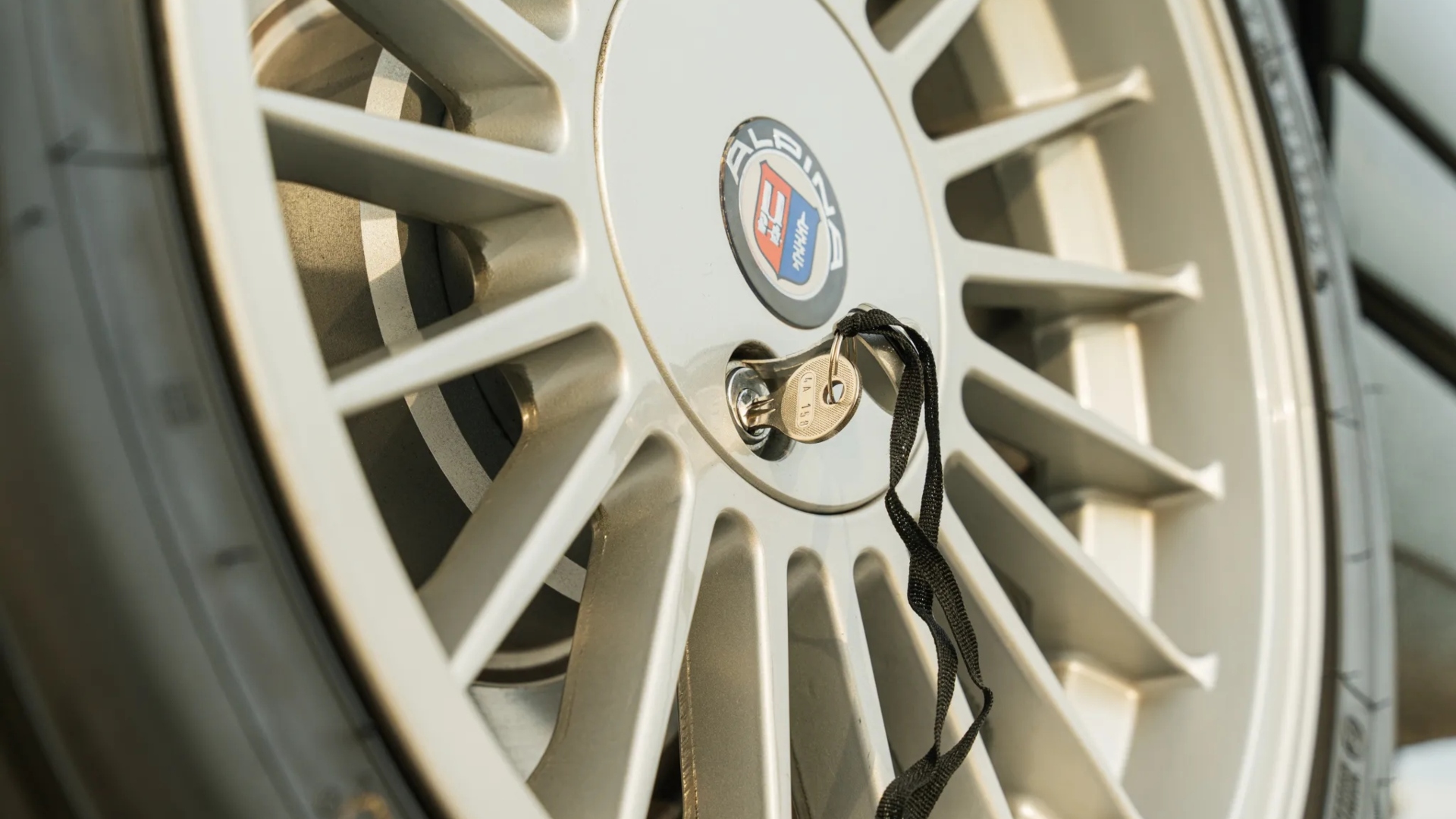 BMW-M3-E30-Alpina-B3-1988-bring-a-trailer-asta-2023-10 BMW-M3-E30-Alpina-B3-1988-bring-a-trailer-asta-2023-10