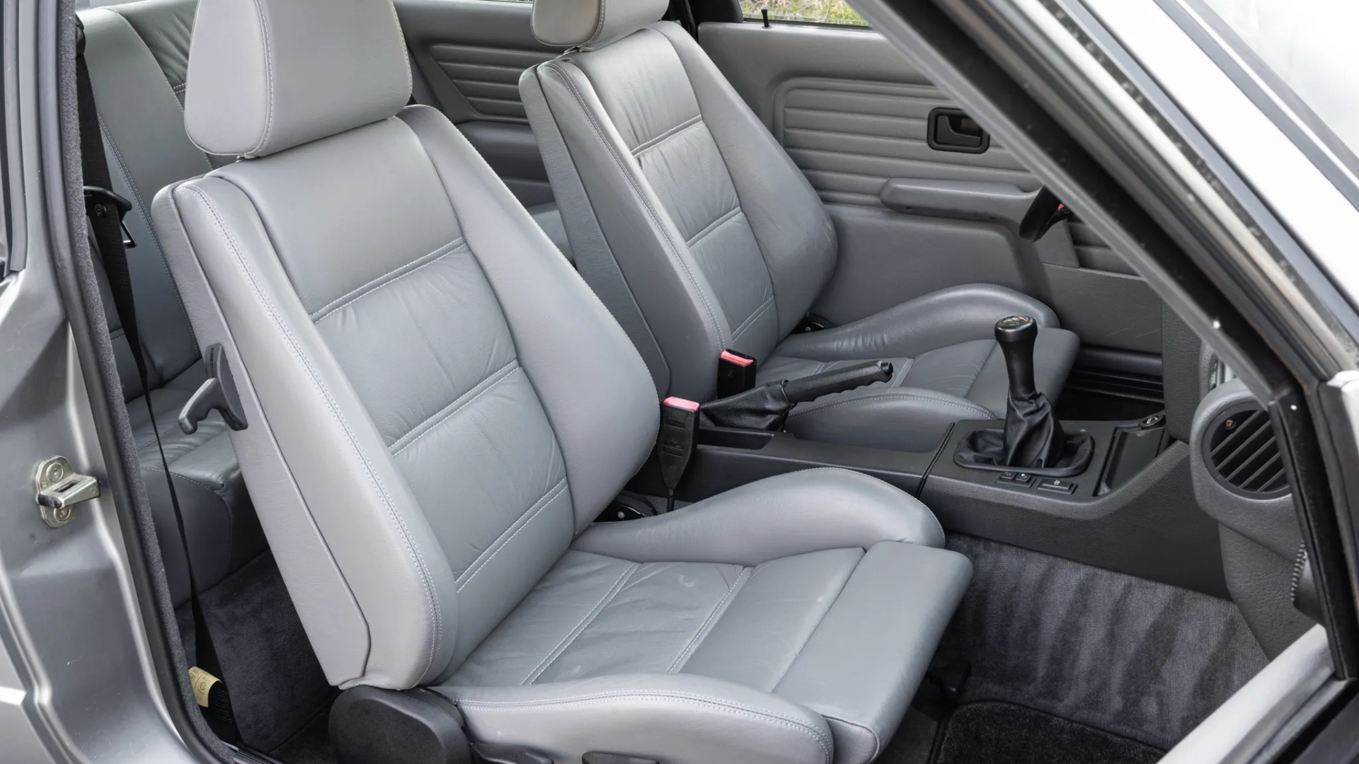 BMW-M3-E30-Alpina-B3-1988-bring-a-trailer-asta-2023-13 BMW-M3-E30-Alpina-B3-1988-bring-a-trailer-asta-2023-13