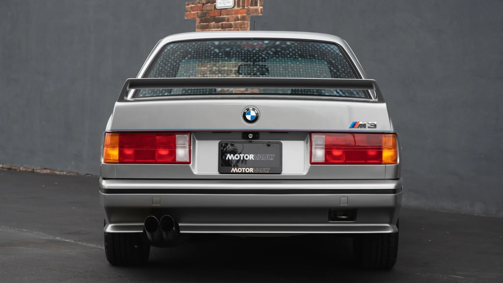 BMW-M3-E30-Alpina-B3-1988-bring-a-trailer-asta-2023-21 BMW-M3-E30-Alpina-B3-1988-bring-a-trailer-asta-2023-21