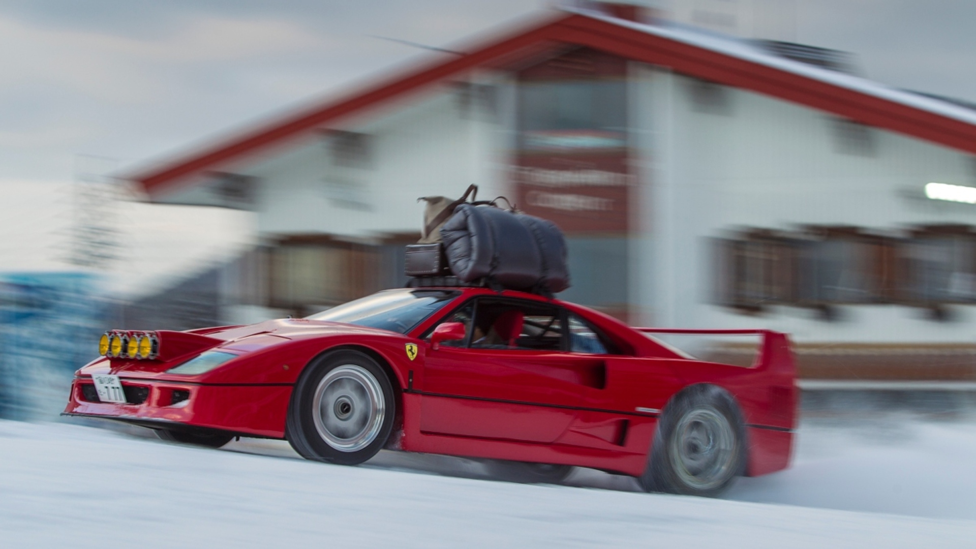 Ferrari-F40-sulla-neve-video-red-bull-1