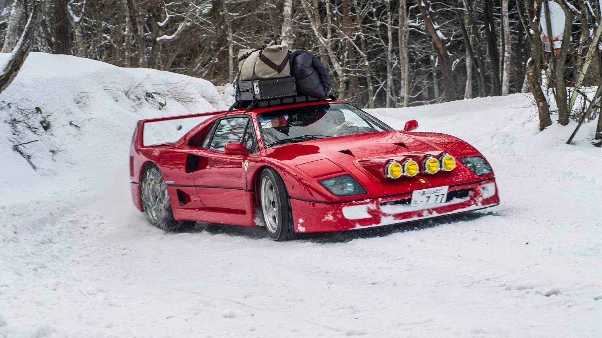 Ferrari F40, sulla neve c’è più gusto