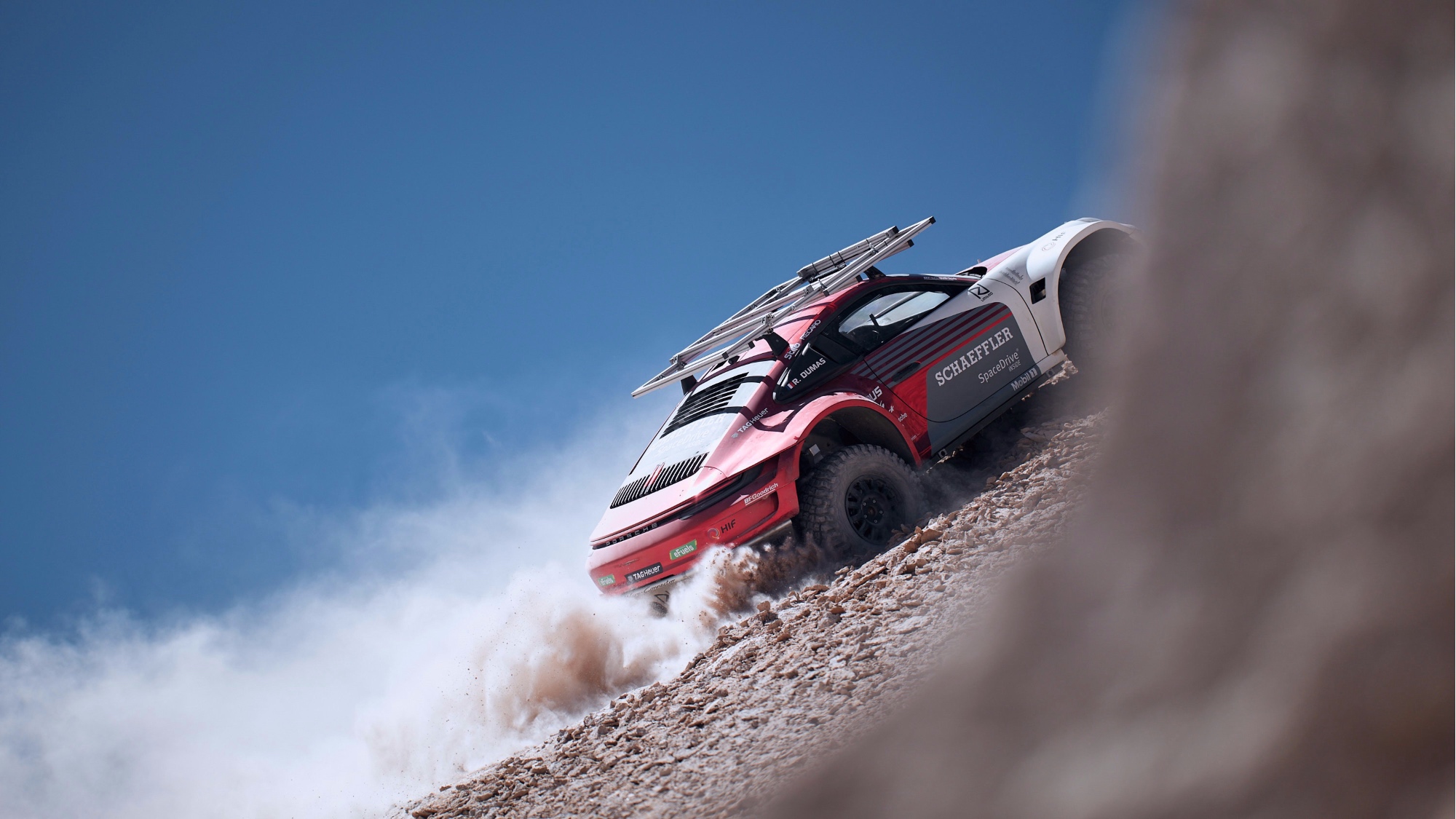 Porsche sul gradino più alto del mondo (letteralmente)