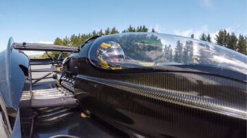 Rodin_Cars_FZERO_prototype_lights_up_the_track_for_its_first_circuit_outing (2)