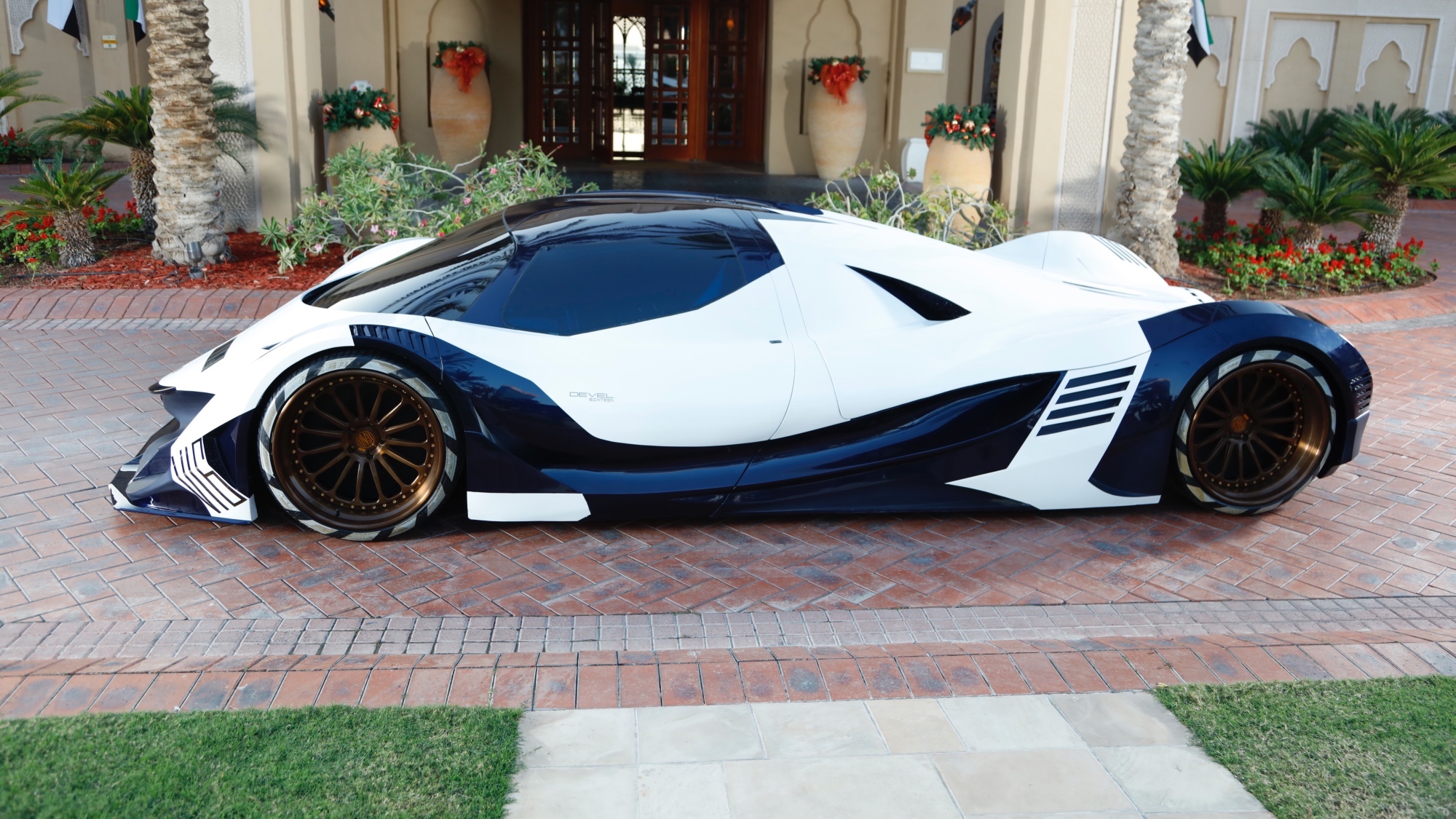 devel_sixteen_prototype_79