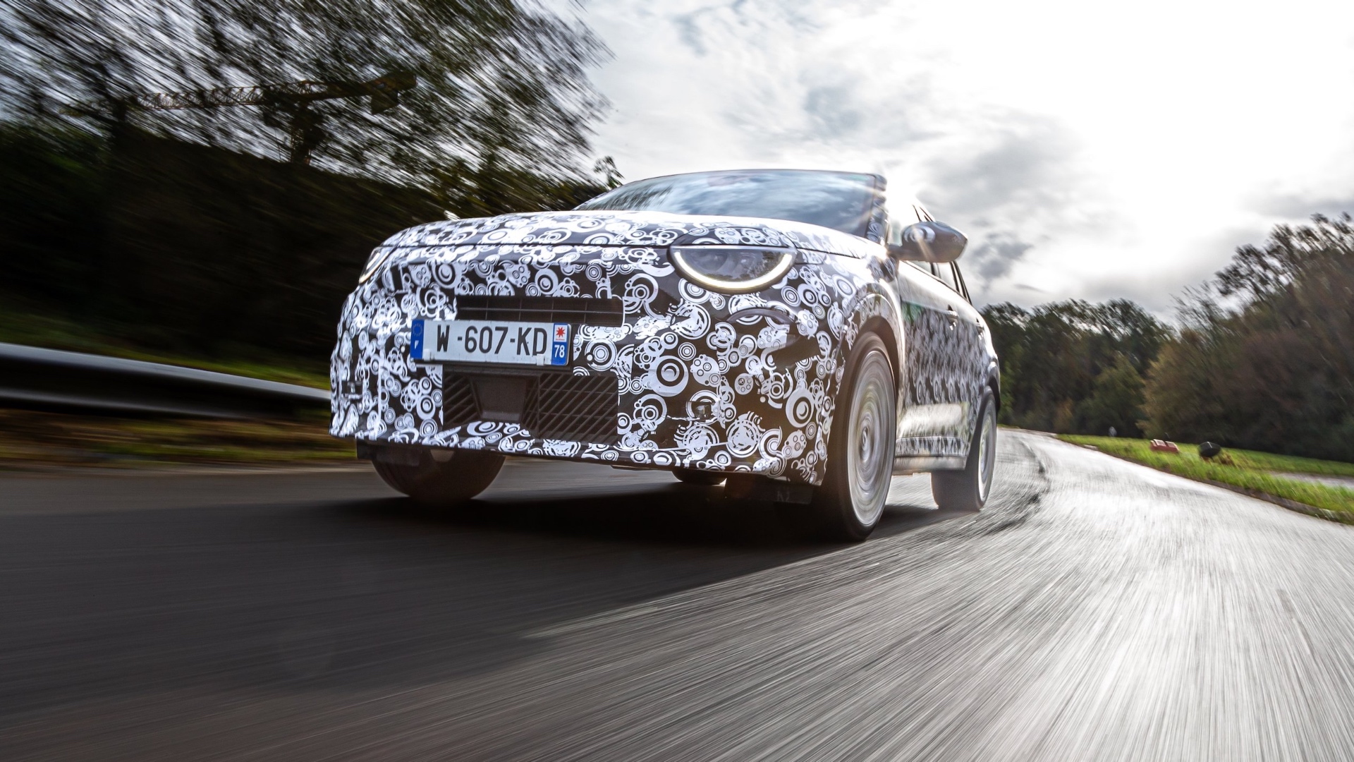 È elettrica l’Abarth più potente di sempre: sarà un bene?