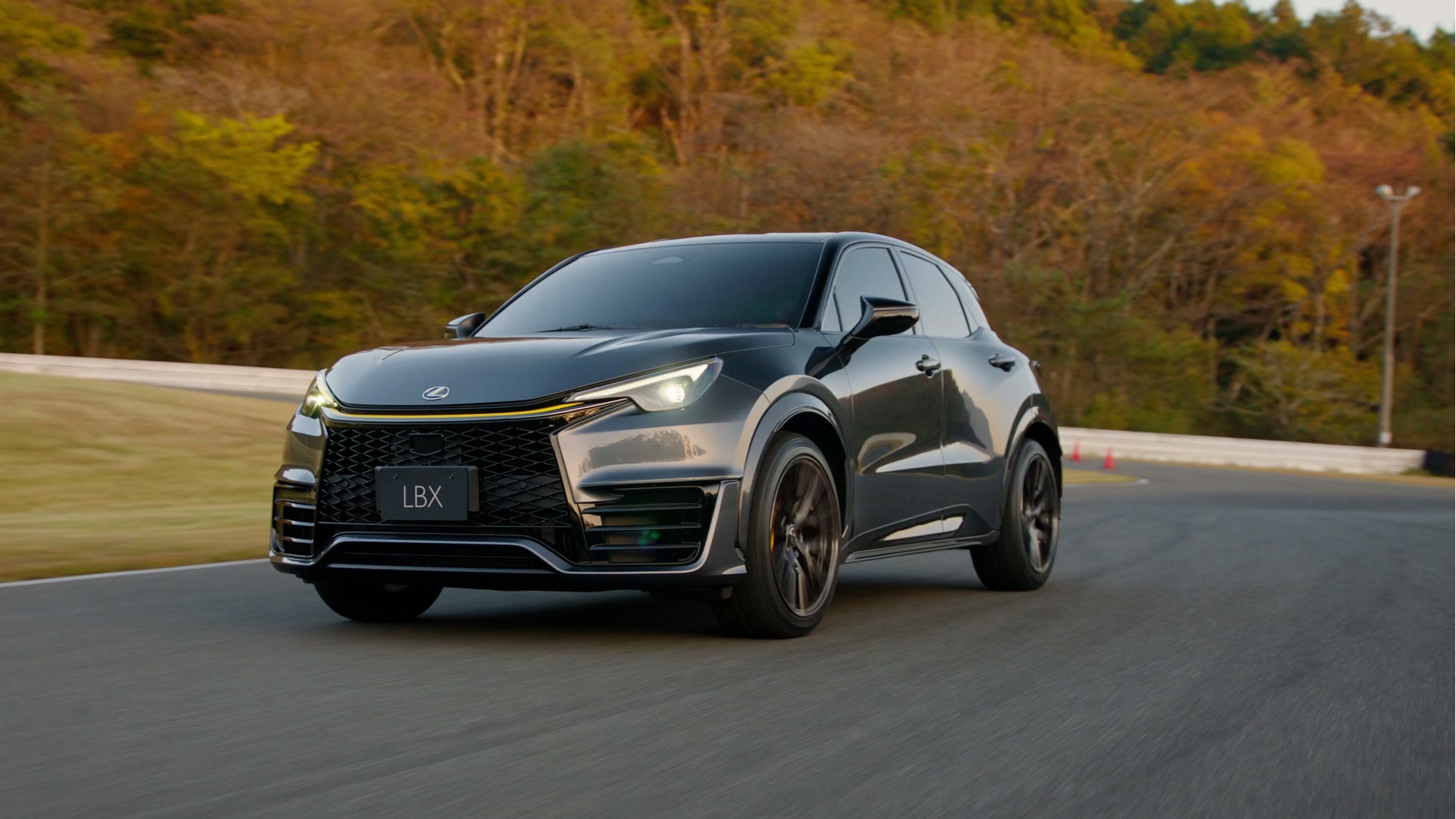 Guarda come ti pimpo la Lexus LBX