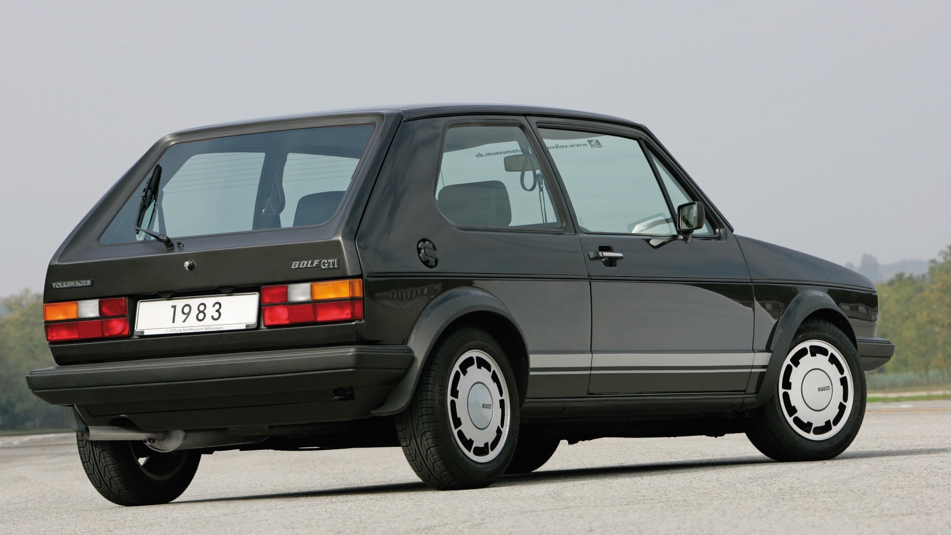 Volkswagen-Golf-1-serie-Pirelli-storia-2 Volkswagen-Golf-1-serie-Pirelli-storia-2