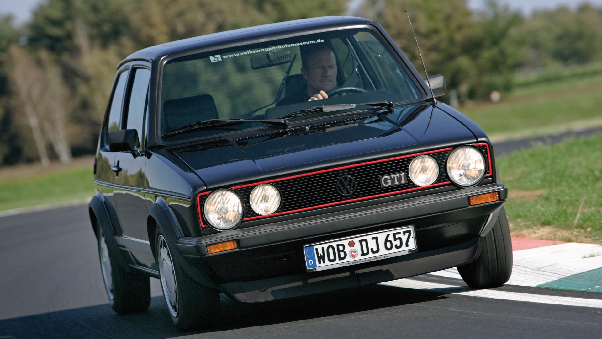 Volkswagen-Golf-1-serie-Pirelli-storia-4 Volkswagen-Golf-1-serie-Pirelli-storia-4