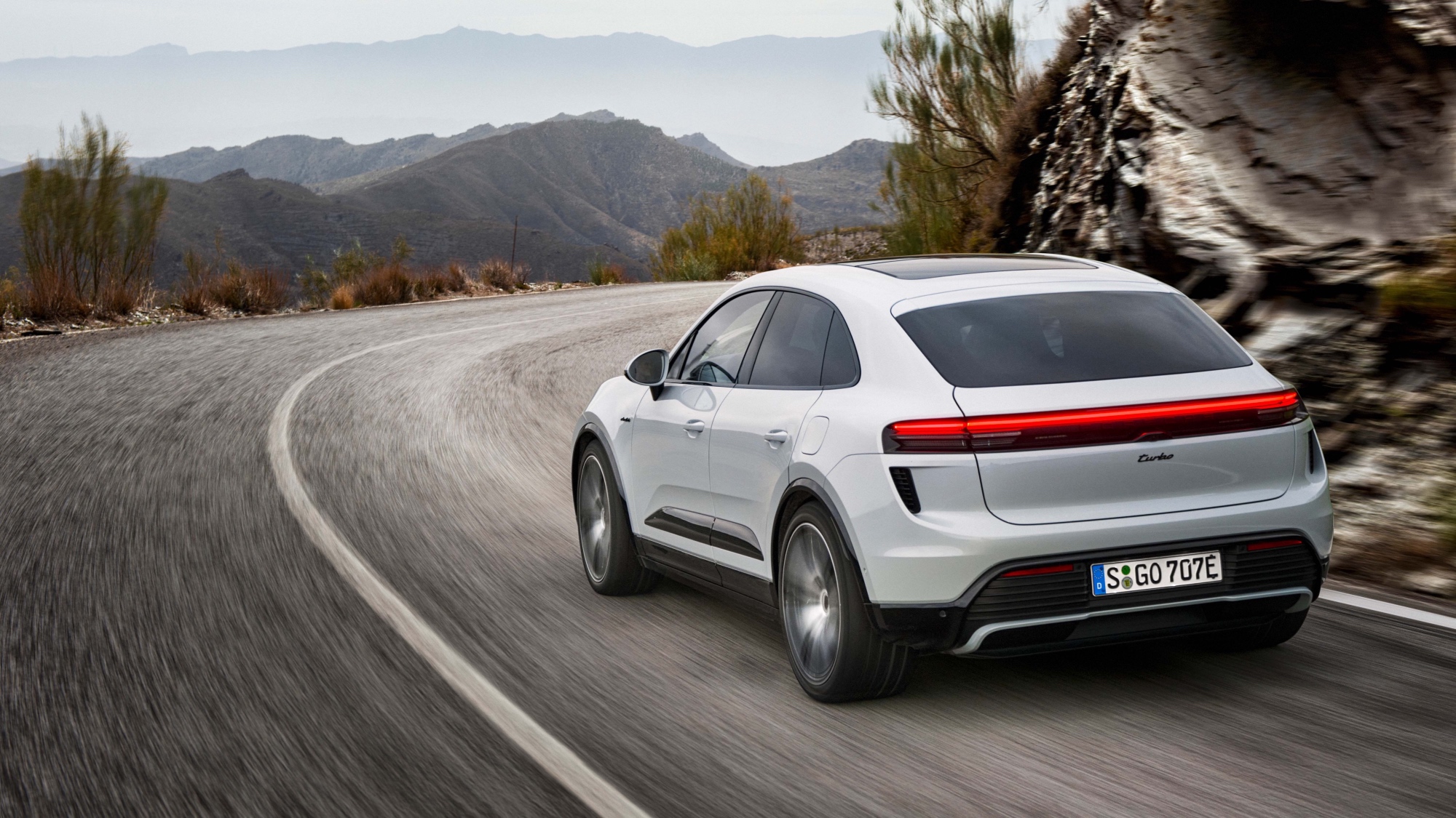 porsche-macan-electric-2024-7