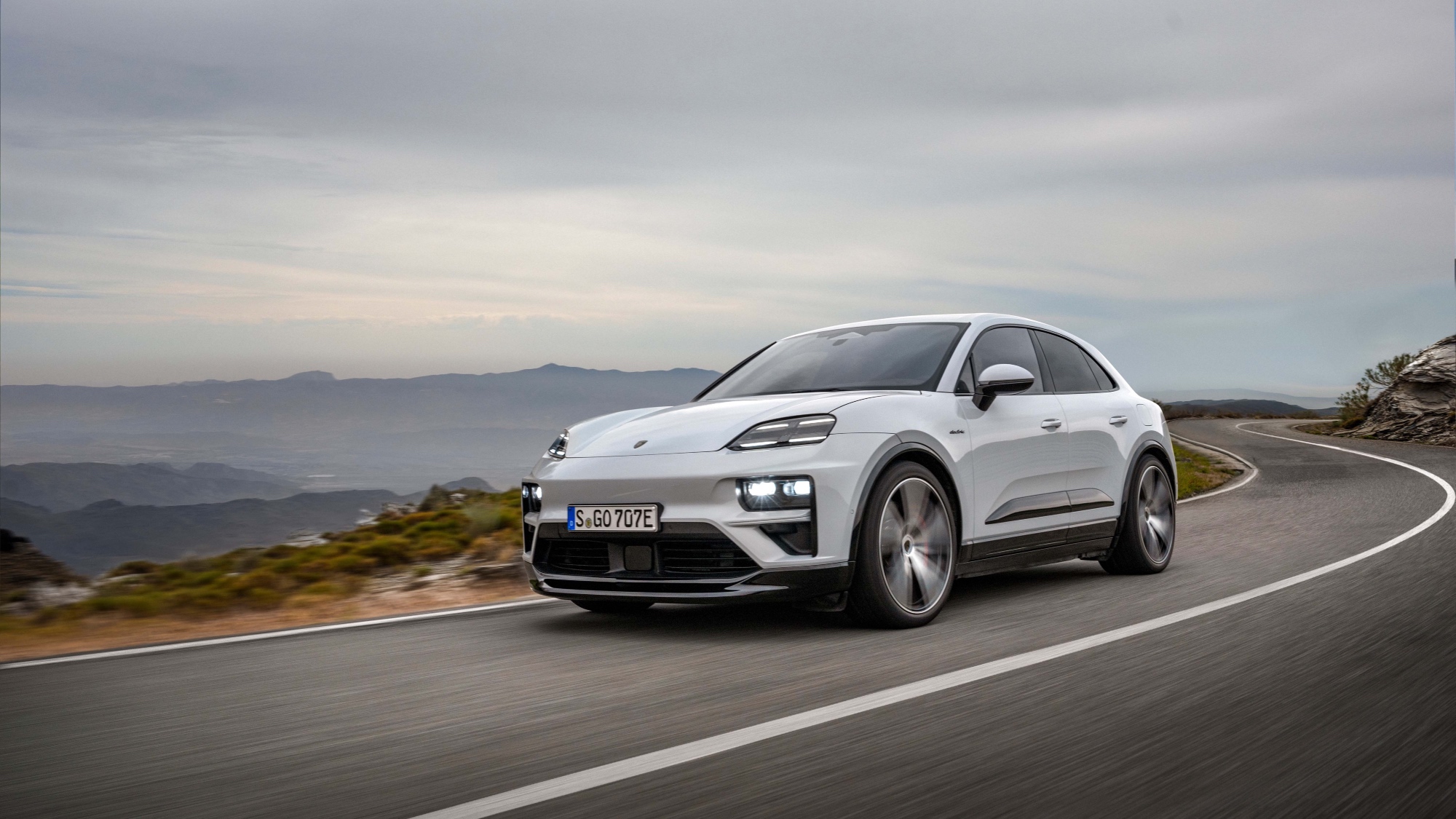 porsche-macan-electric-2024-8