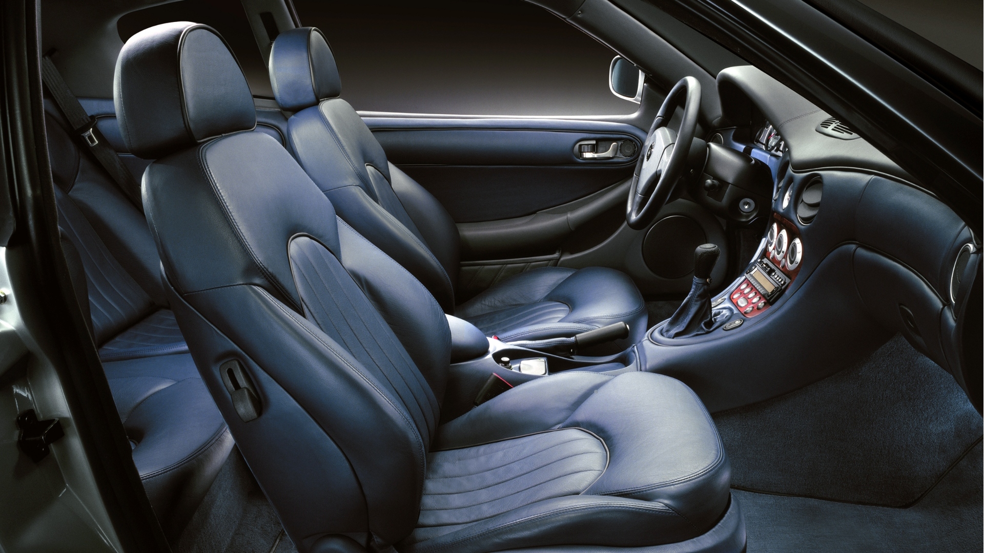 La vettura fu presentata al Salone dell'Auto di Parigi.