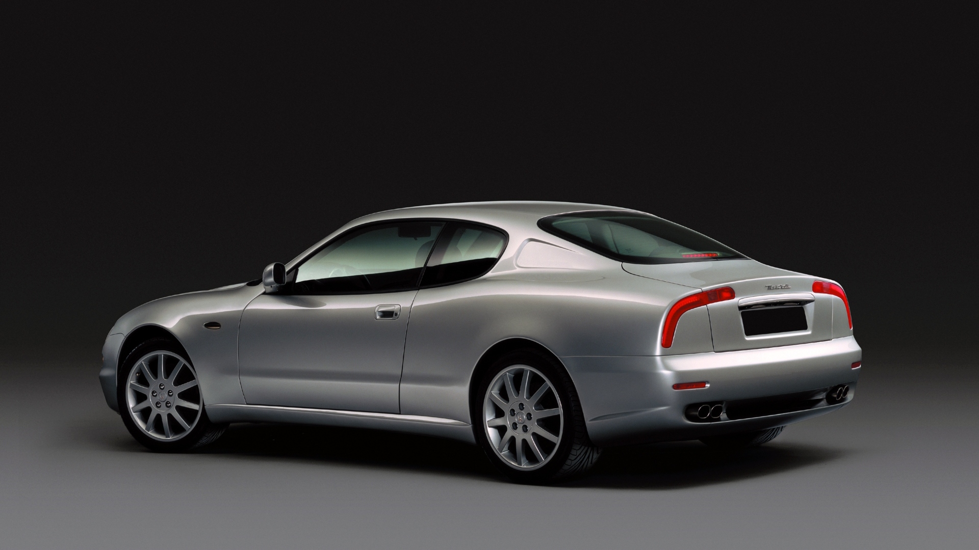 La vettura fu presentata al Salone dell'Auto di Parigi.