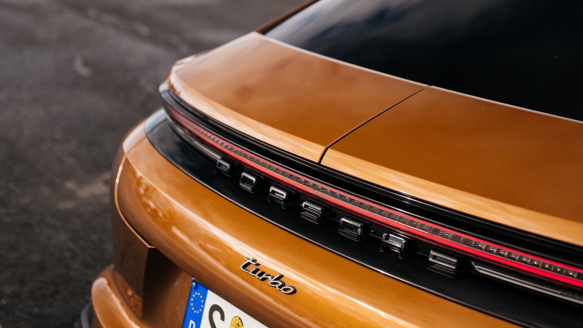 Walter-Rohrl-guida-Porsche-Panamera-Turbo-E-Hybrid-2024- 1