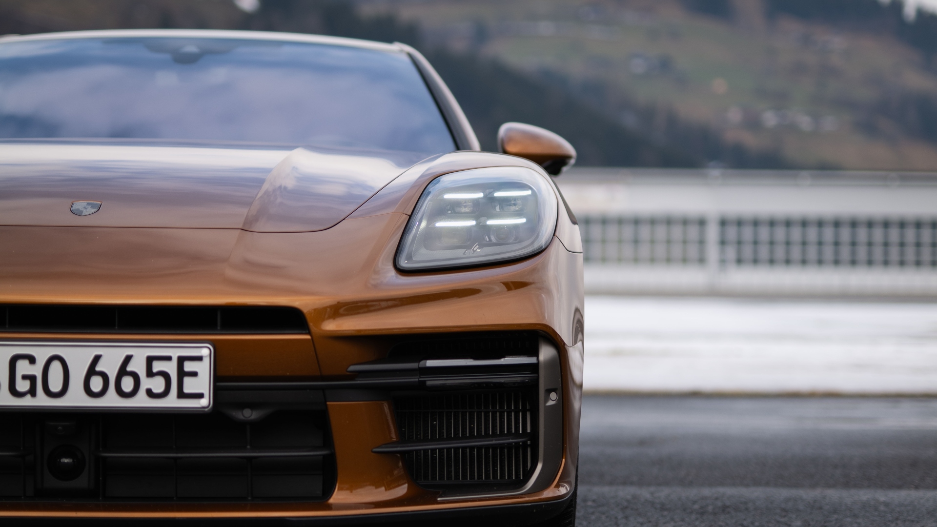 Walter-Rohrl-guida-Porsche-Panamera-Turbo-E-Hybrid-2024- 5