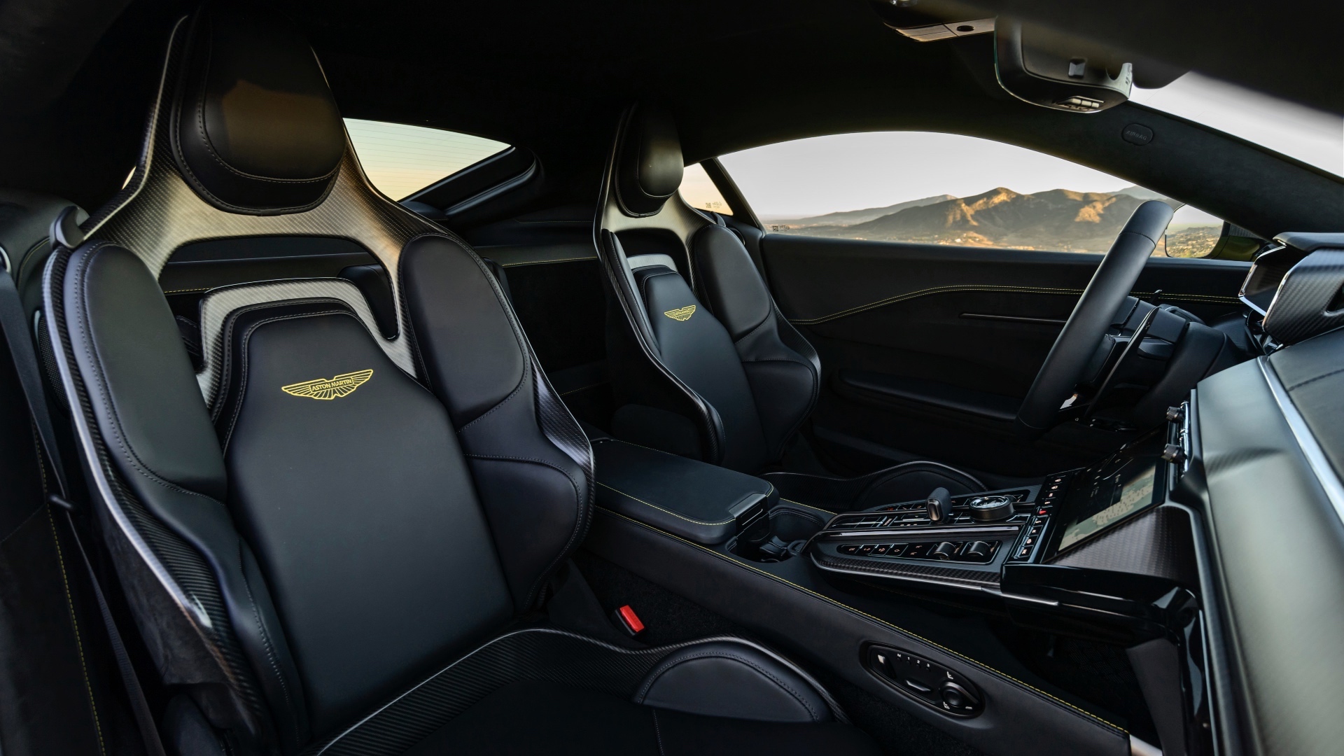 aston-martin-vantage-2024-14