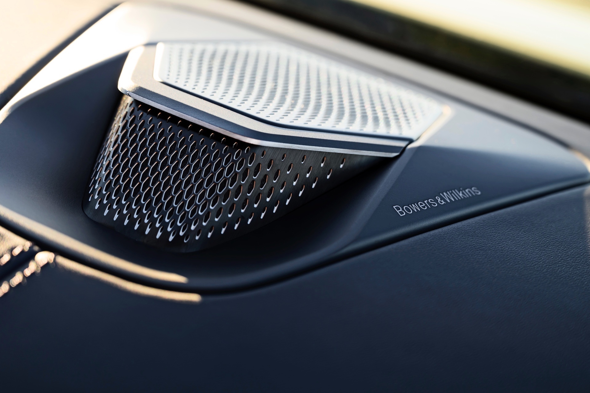 aston-martin-vantage-2024-20