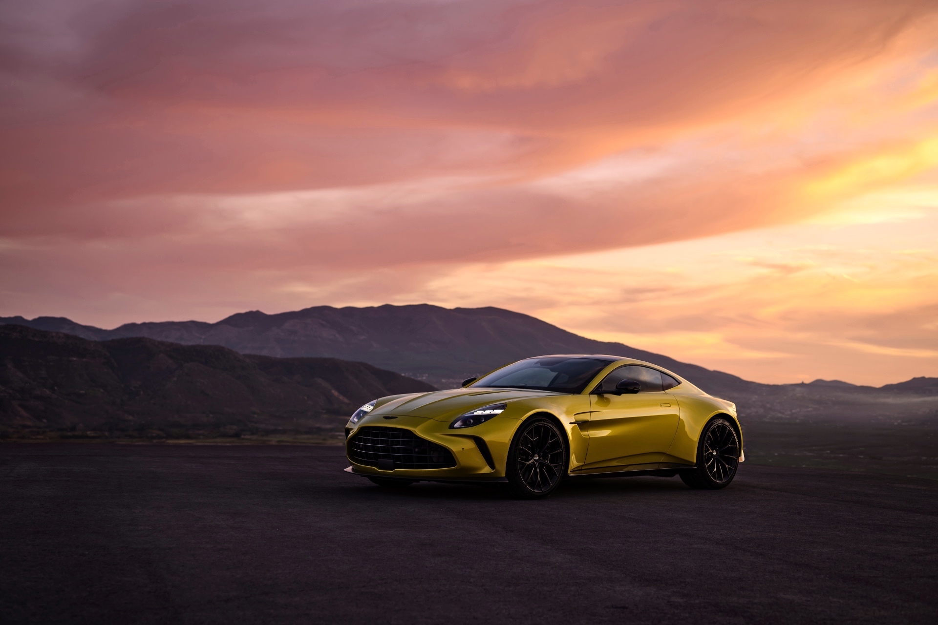 aston-martin-vantage-2024-21