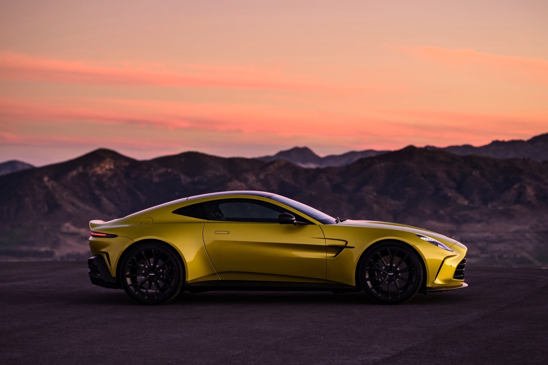 aston-martin-vantage-2024-24