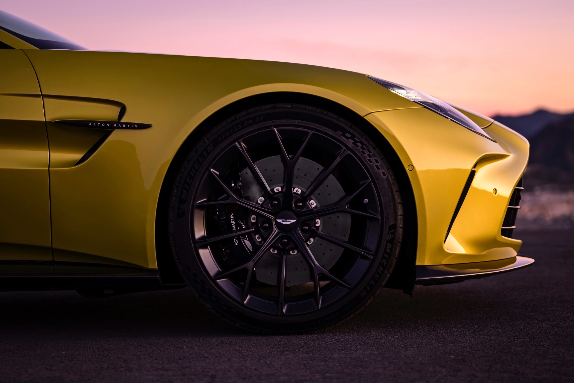 aston-martin-vantage-2024-28