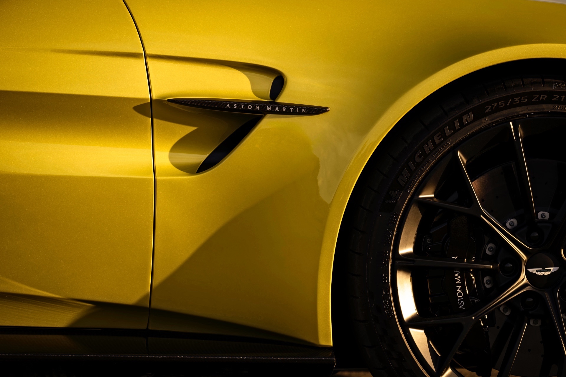 aston-martin-vantage-2024-29