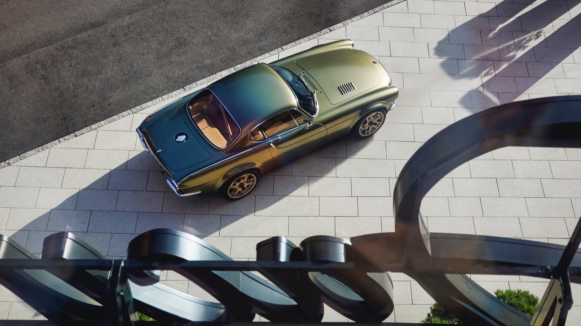 cyan-volvo-p1800-restomod-green-1 cyan-volvo-p1800-restomod-green-1