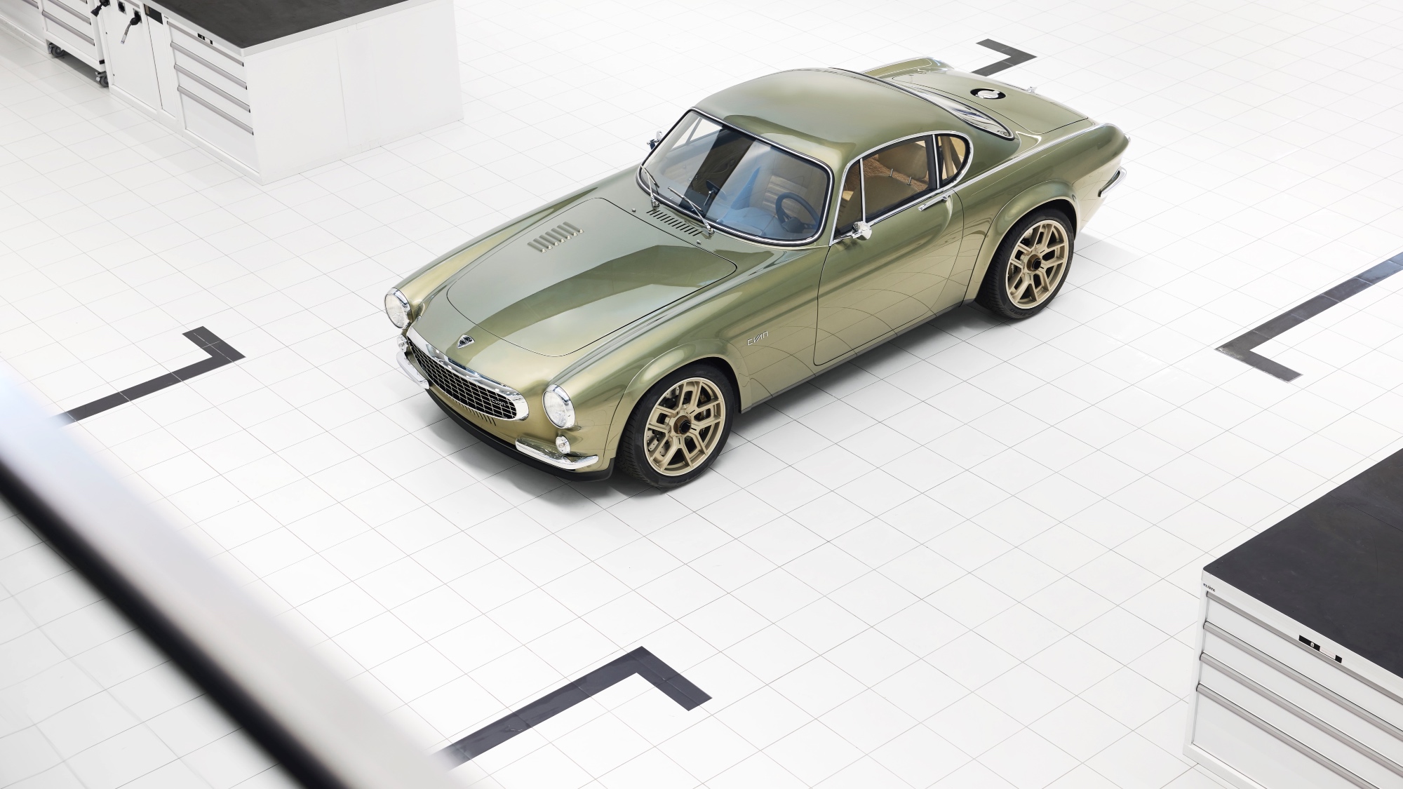 cyan-volvo-p1800-restomod-green-14 cyan-volvo-p1800-restomod-green-14