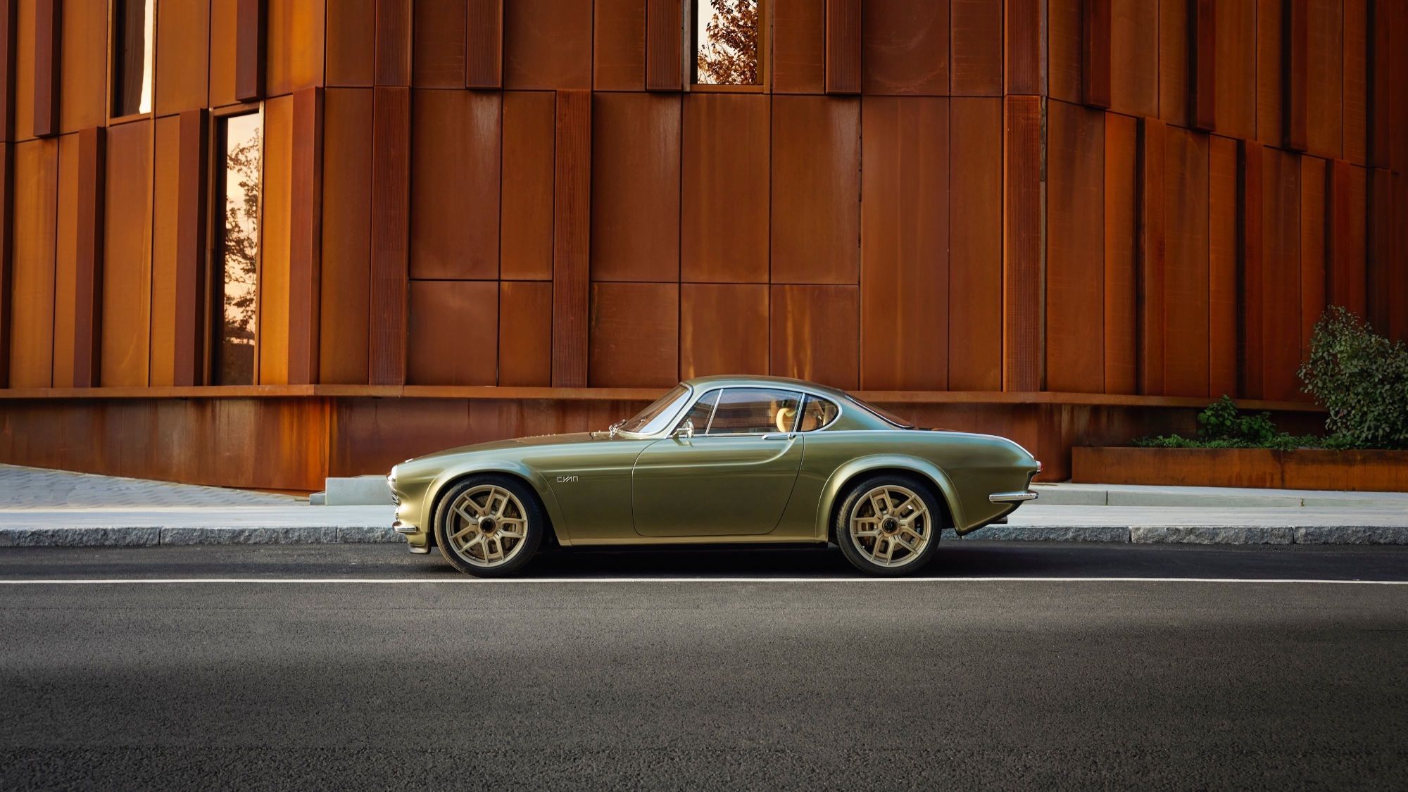 cyan-volvo-p1800-restomod-green-3 cyan-volvo-p1800-restomod-green-3