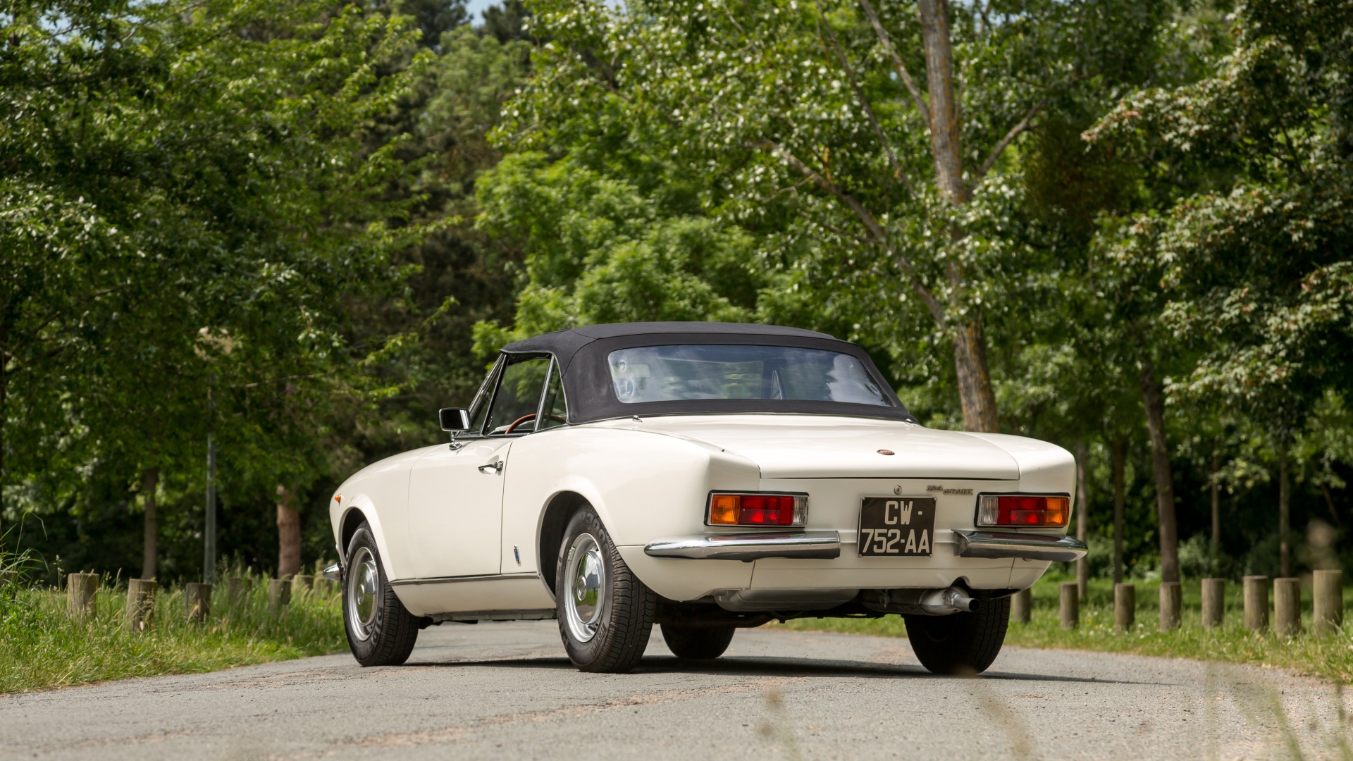 Fiat-124-Sport-Spider-2