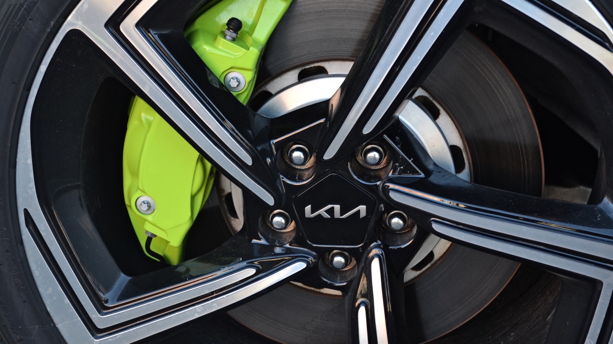 kia-ev6-gt-vs-ford-mustang-mach-e-10