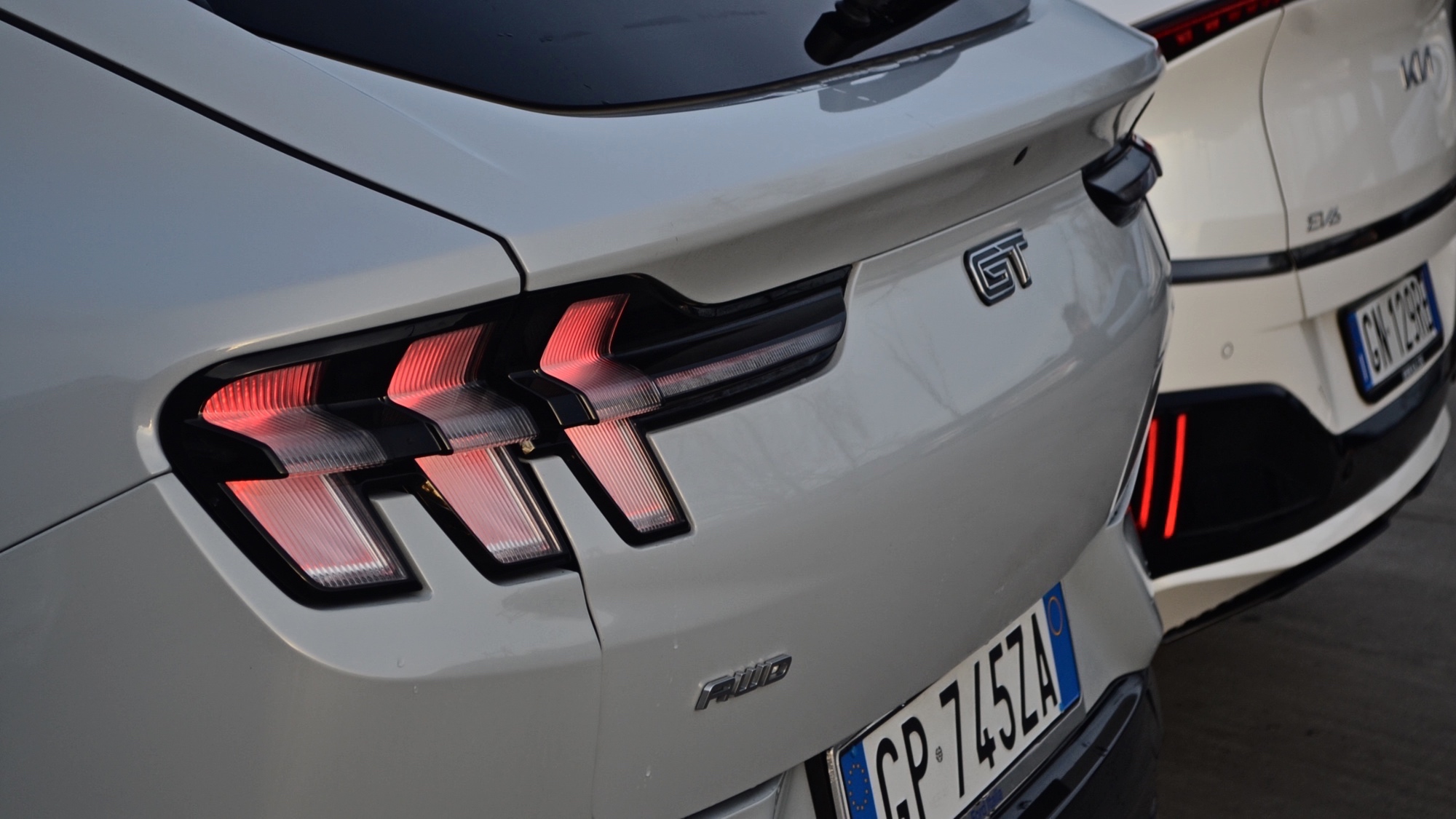 kia-ev6-gt-vs-ford-mustang-mach-e-4