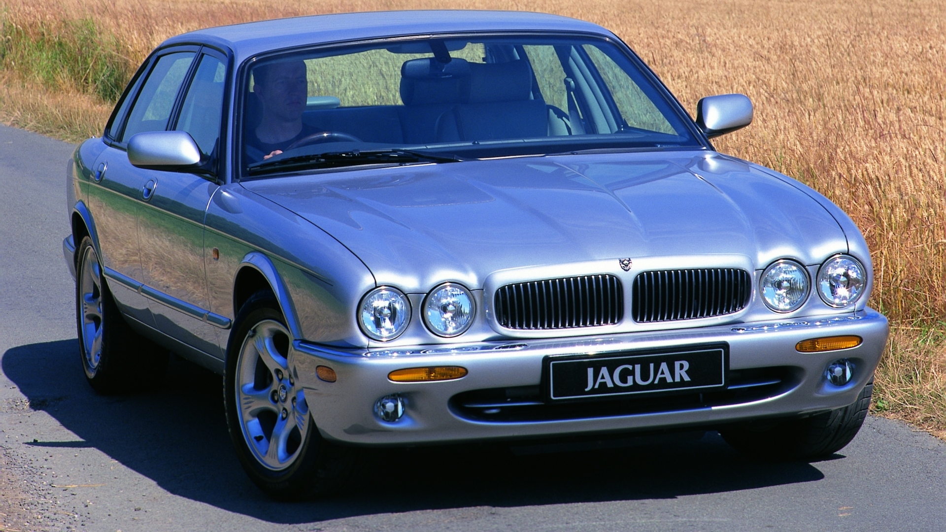Jaguar-XJ-11