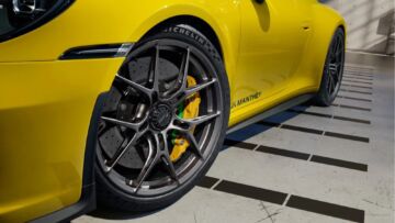 Manthey Racing Porsche 911 GT3 Touring 992-6