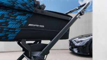 AMG GT² Limited Edition mit Falttasche Premium im Dessin 852 Limited Edition HyperblueMercedes-AMG SL 63 4MATIC+ | WLTP: Kraftstoffverbrauch kombiniert: 13,2-12,8 l/100 km; CO2-Emissionen kombiniert: 300-290 g/kmAMG GT² Limited Edition with premium fold carrycot in design 852 Limited Edition HyperblueMercedes-AMG SL 63 4MATIC+ | Combined fuel consumption, WLTP: 13.2 - 12.8 l/100 km, combined CO₂ emissions, WLTP: 300-290 g/km