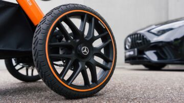 AMG GT² im Dessin 851 magmabeamMercedes-AMG SL 63 4MATIC+ | WLTP: Kraftstoffverbrauch kombiniert: 13,2-12,8 l/100 km; CO2-Emissionen kombiniert: 300-290 g/kmAMG GT² in design 851 magmabeamMercedes-AMG SL 63 4MATIC+ | Combined fuel consumption, WLTP: 13.2 - 12.8 l/100 km, combined CO₂ emissions, WLTP: 300-290 g/km