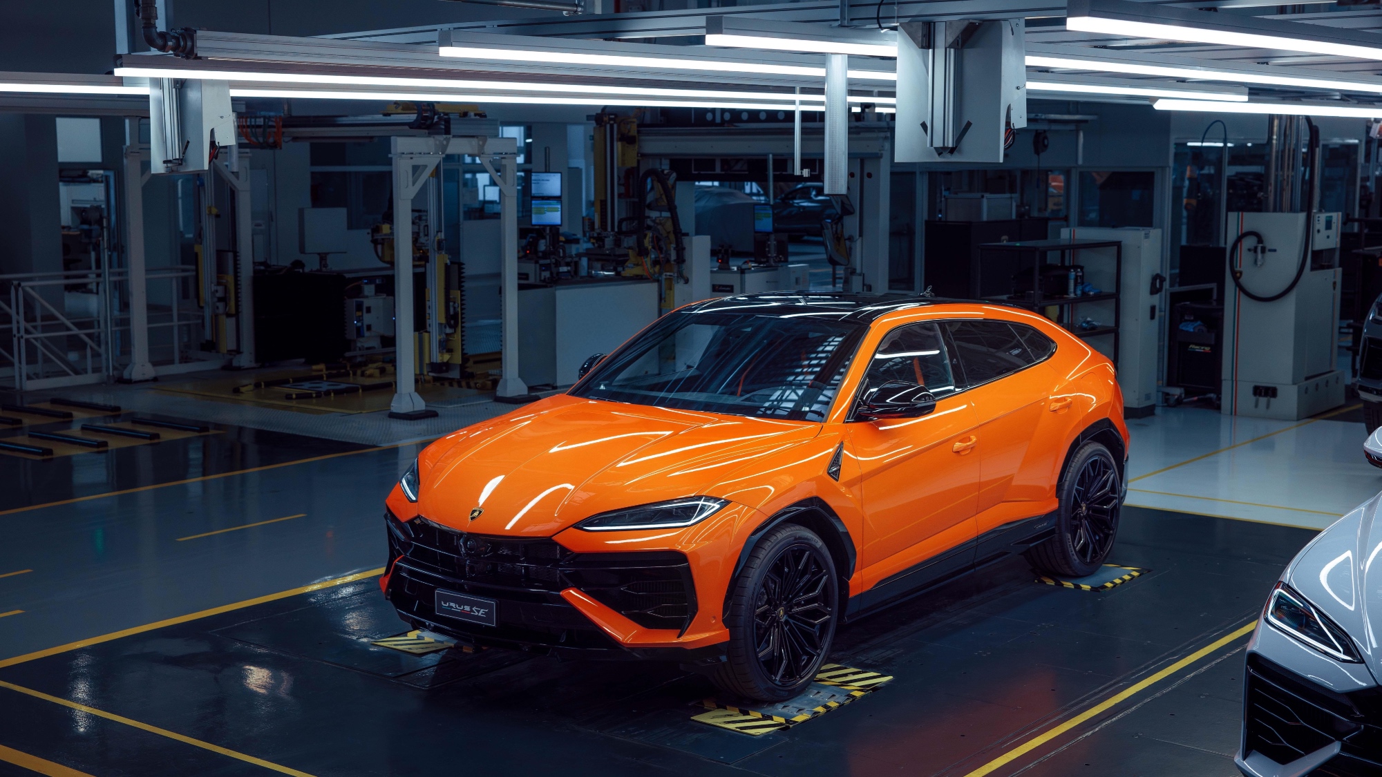 lamborghini-urus-se-12 lamborghini-urus-se-12
