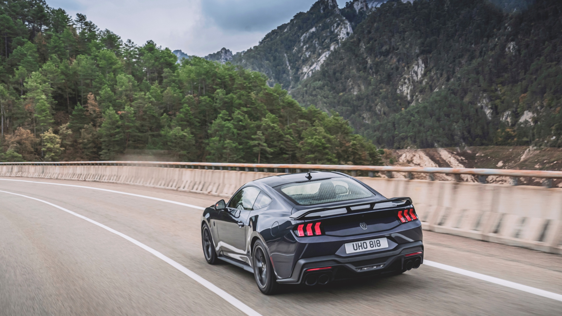 Dark_Horse_Blue_Ember_007 Dark_Horse_Blue_Ember_007