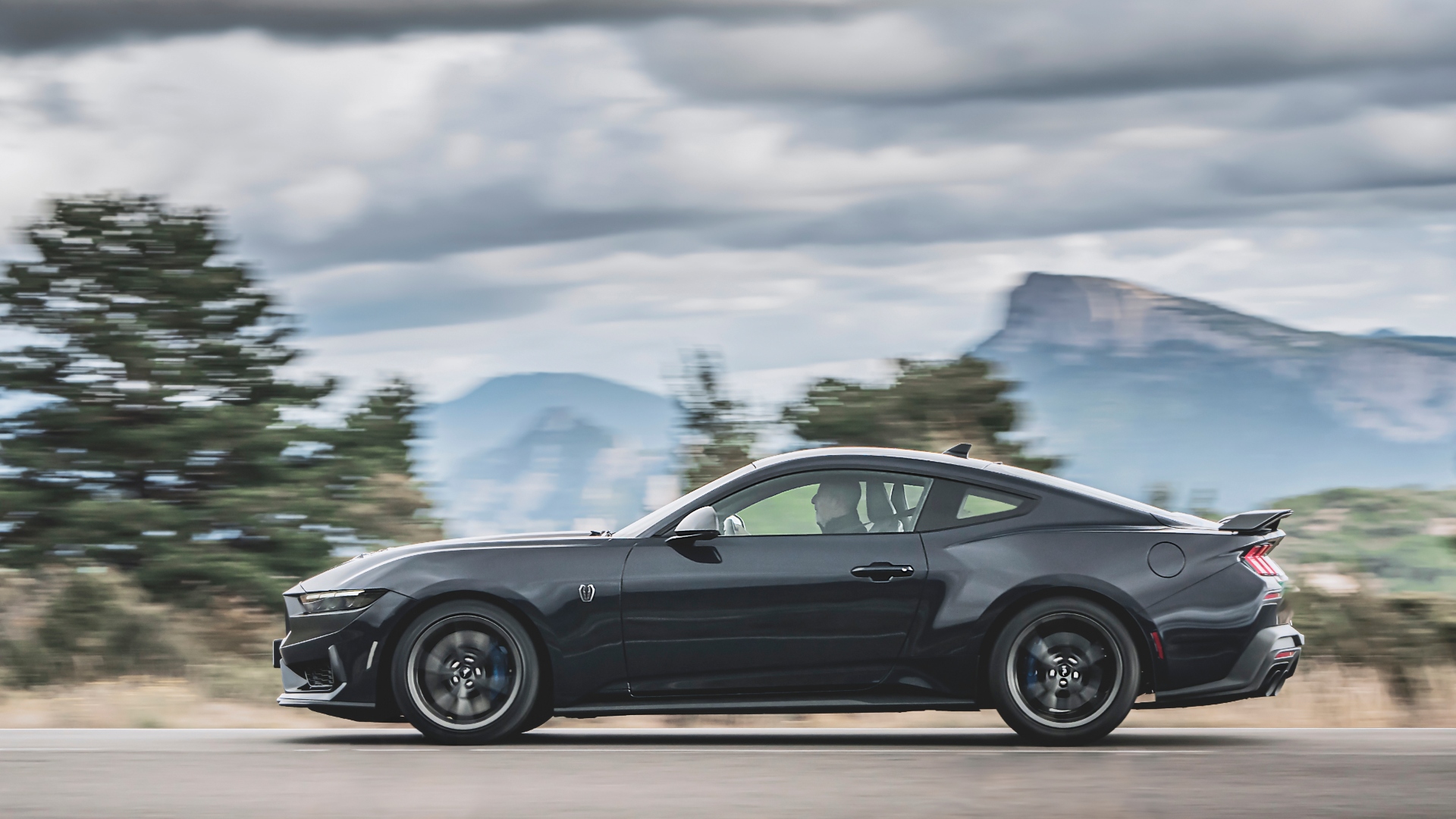 Dark_Horse_Blue_Ember_009 Dark_Horse_Blue_Ember_009