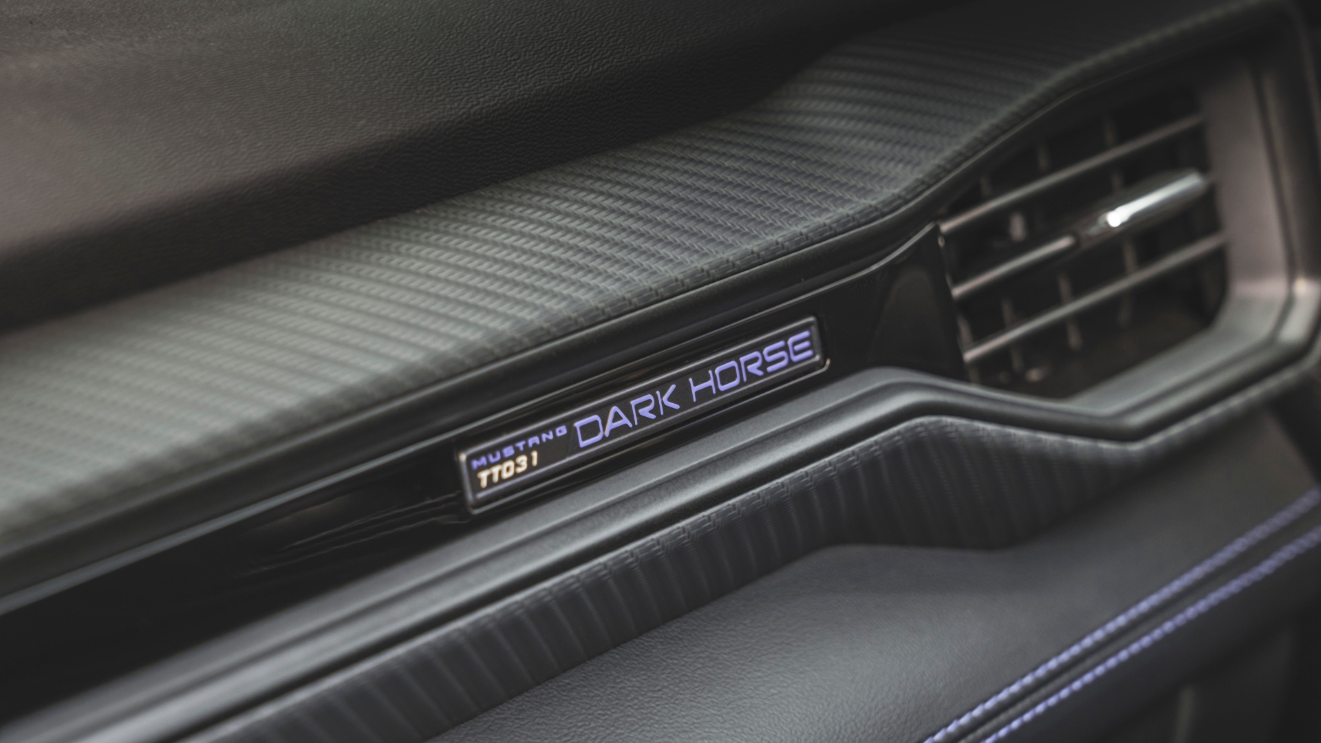 Dark_Horse_Blue_Ember_017 Dark_Horse_Blue_Ember_017