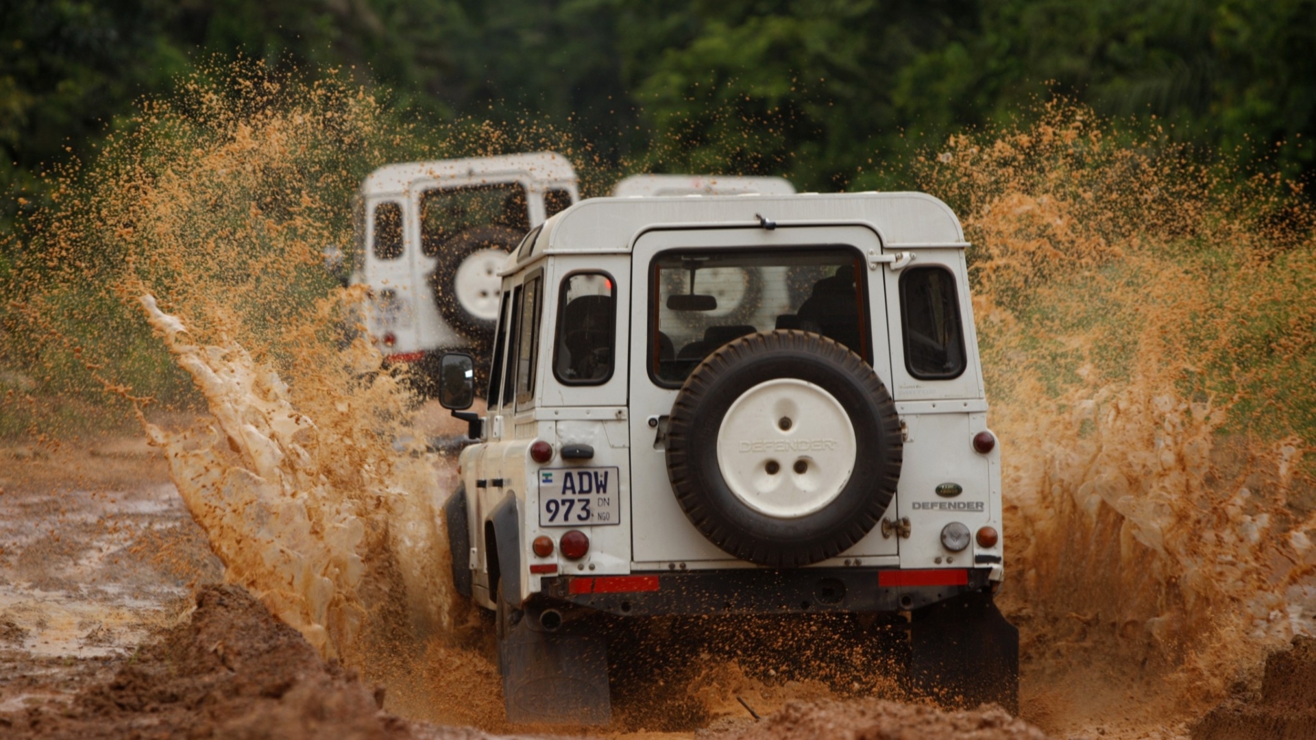 Land-Rover-Defender-13